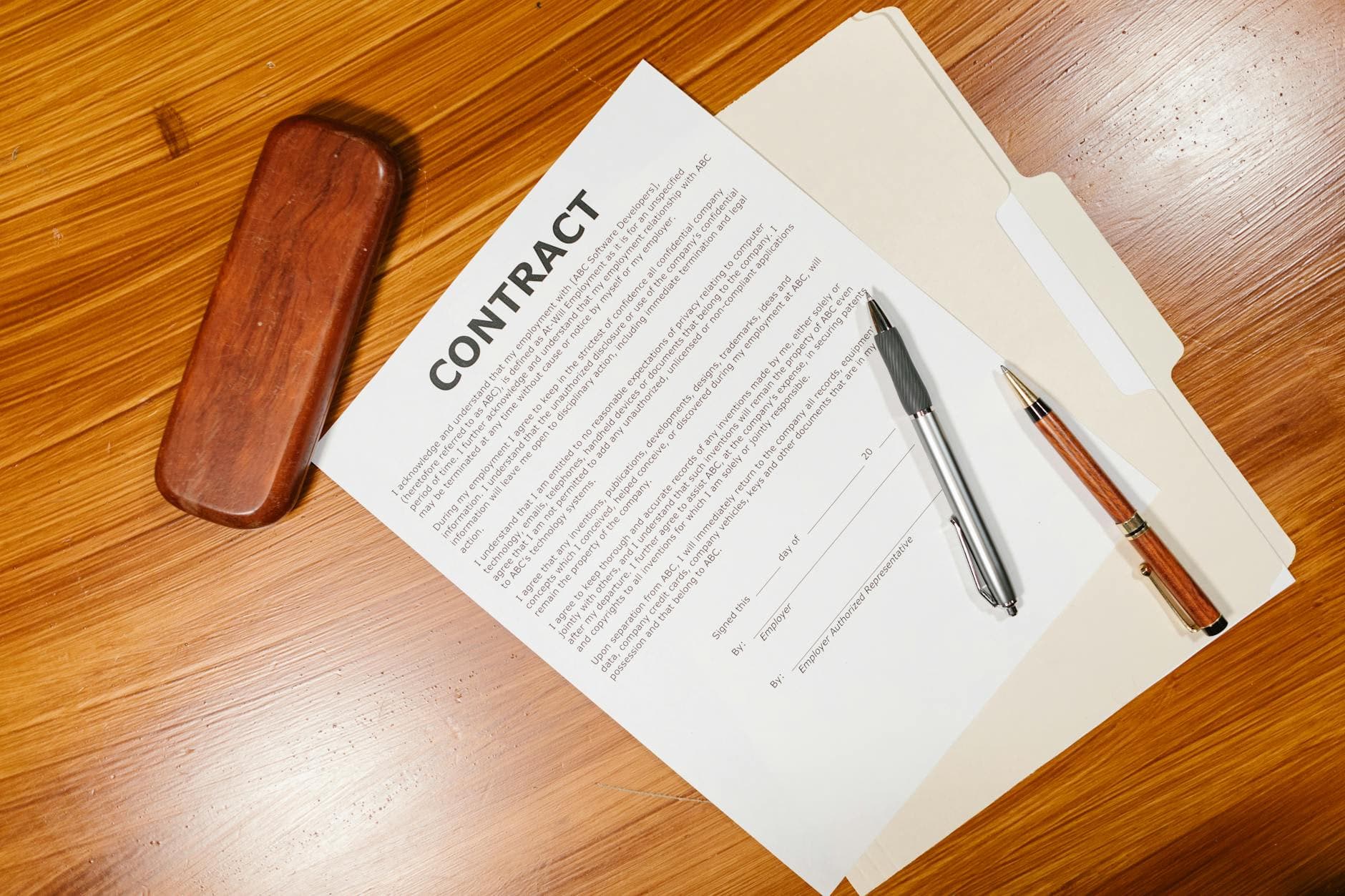 Bonded vs bond-free scholarships in Singapore: the complete decision guide (2026)