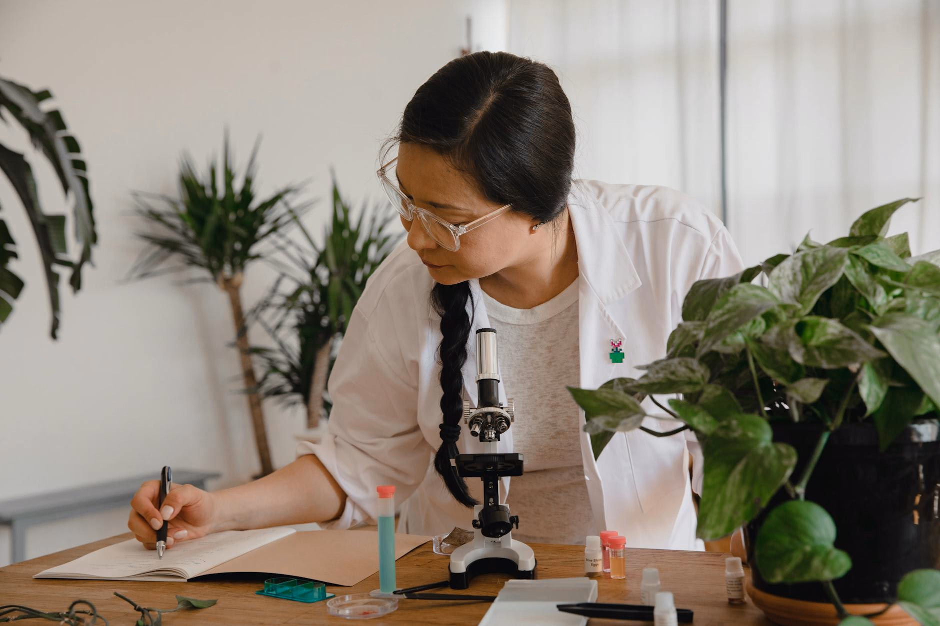 IB Biology Syllabus Guide 2026: SL and HL Topic Breakdown for Singapore Students