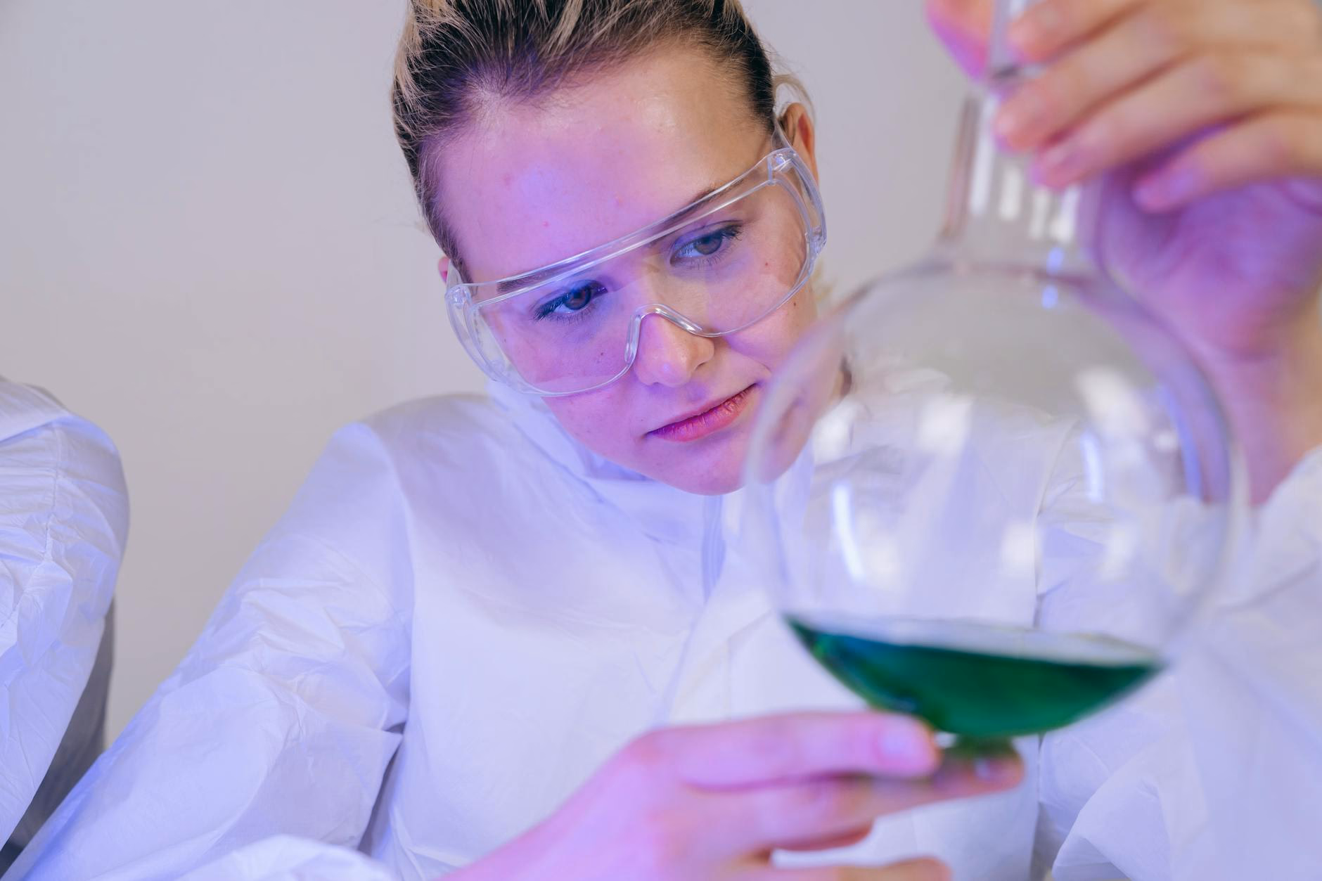 IB Chemistry Syllabus Guide 2026: SL and HL Topic Breakdown for Singapore Students